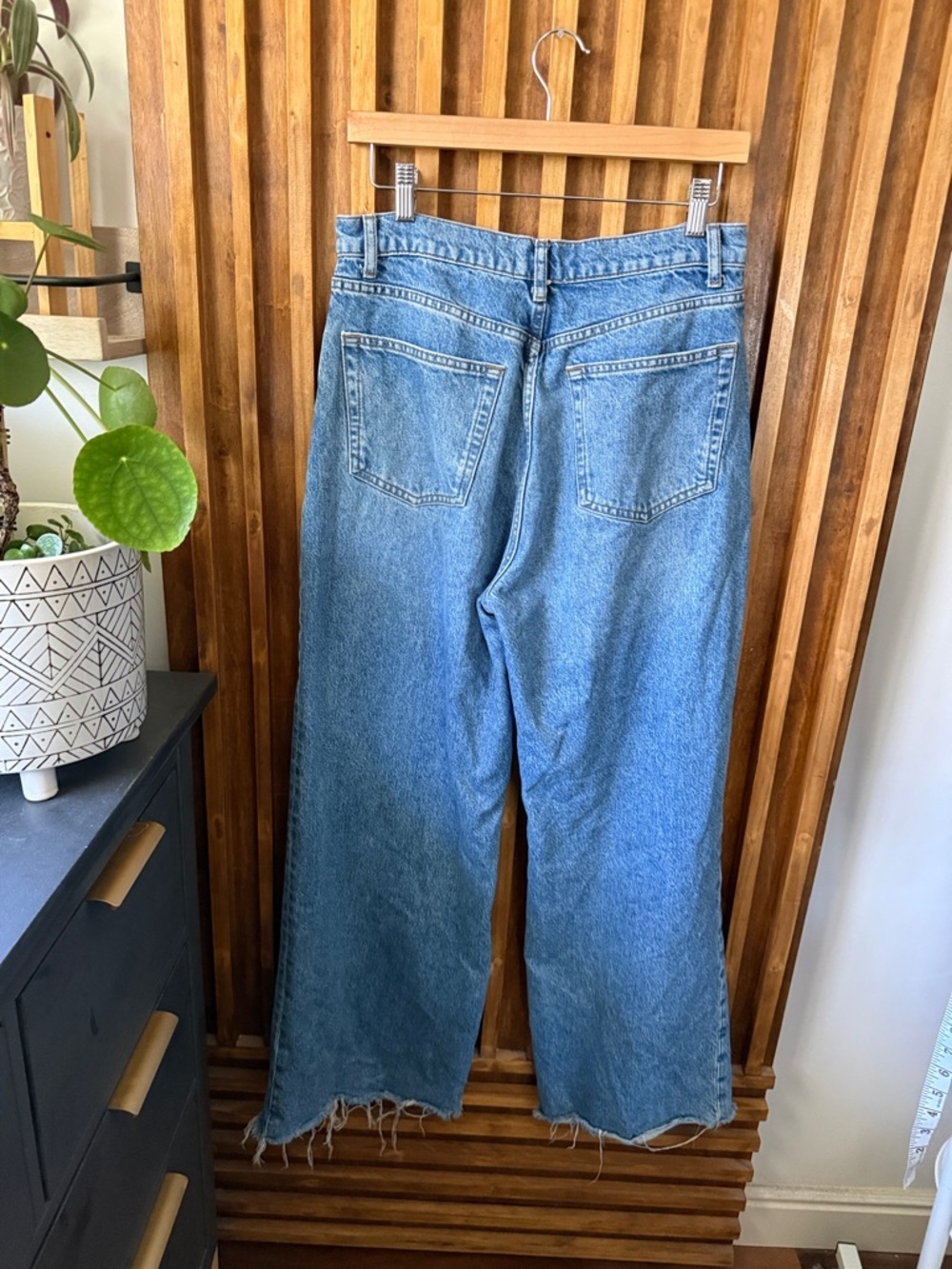 Reformation Carey Slouchy High Rise Wide Leg Jeans. in Colorado. SIze 29 Raw Hem - Picture 3 of 6